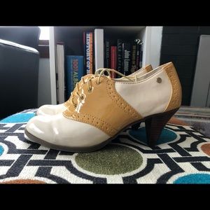 Bass tan and cream spectator oxfords